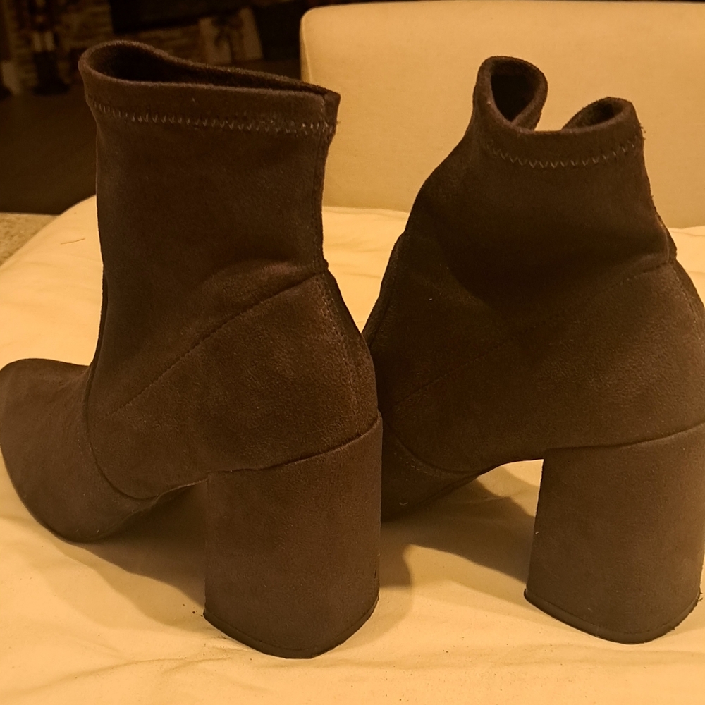 Boots - Picture 3 of 5